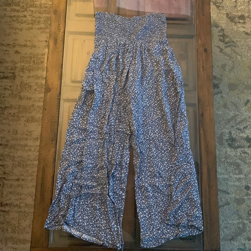 Blue, flower flowey pants with stretchy waistband